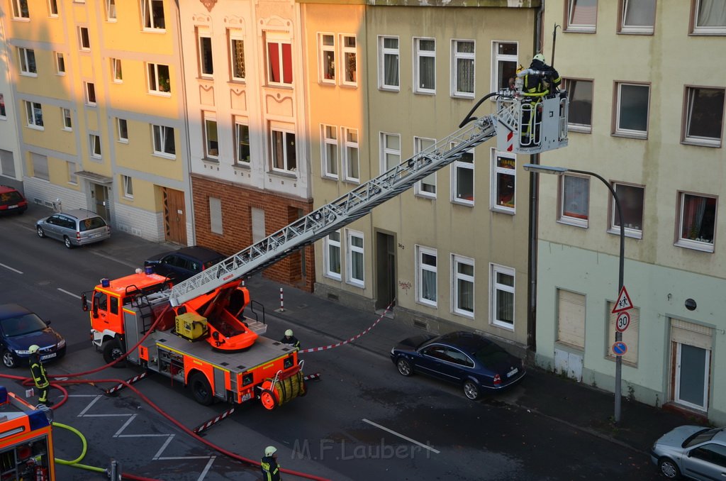 Feuer 3 Dachstuhl Koeln Buchforst Kalk Muelheimerstr P219.JPG